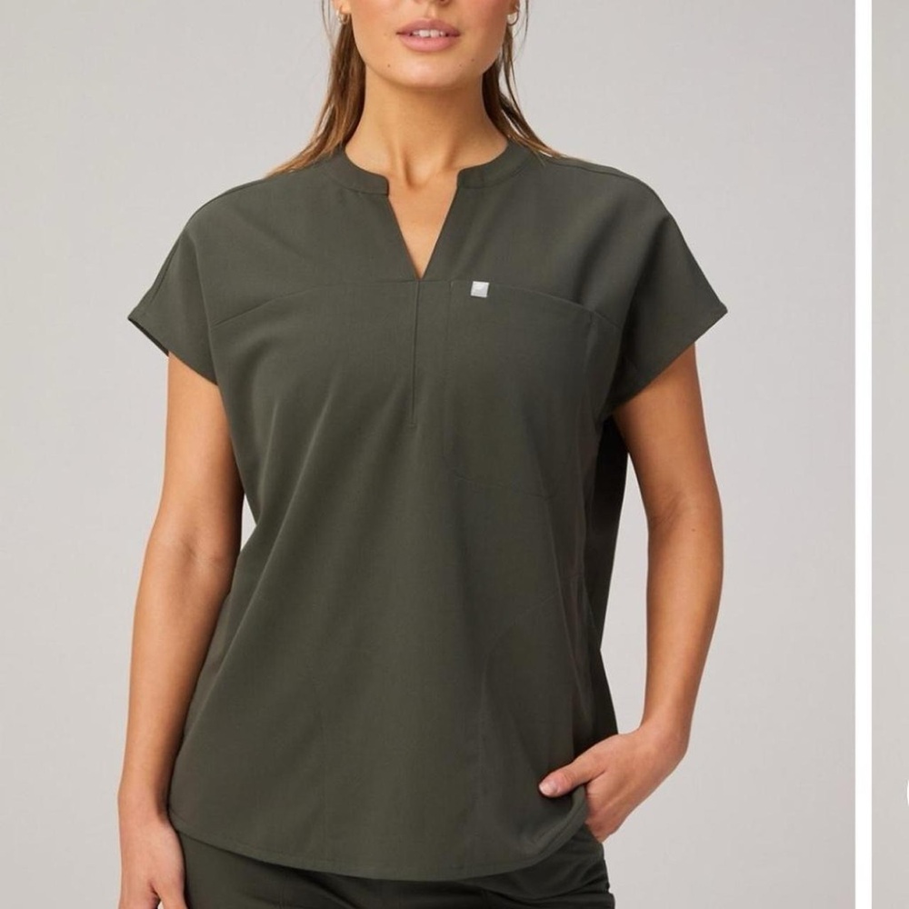 FABLETICS EVOLVE OVERSIZED SCRUB TOP 💚